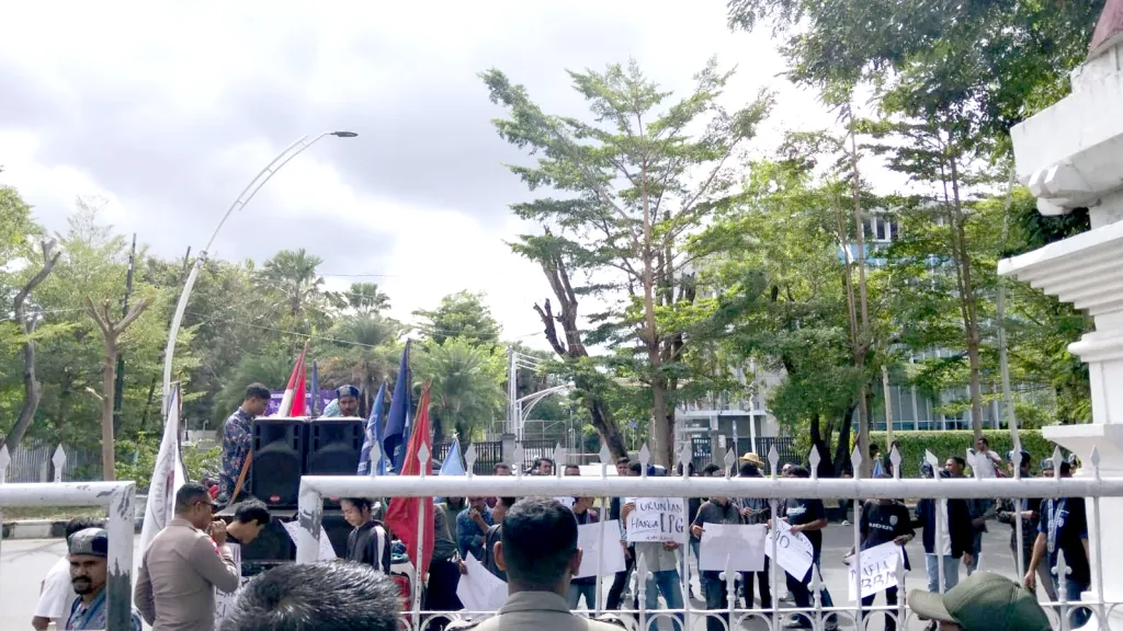 Aksi Tolak kenaikan harga dan langkahnya Gas LPG