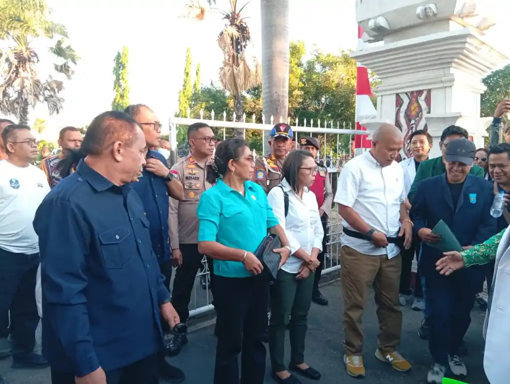 Aksi Damai dan Bakar Lilin