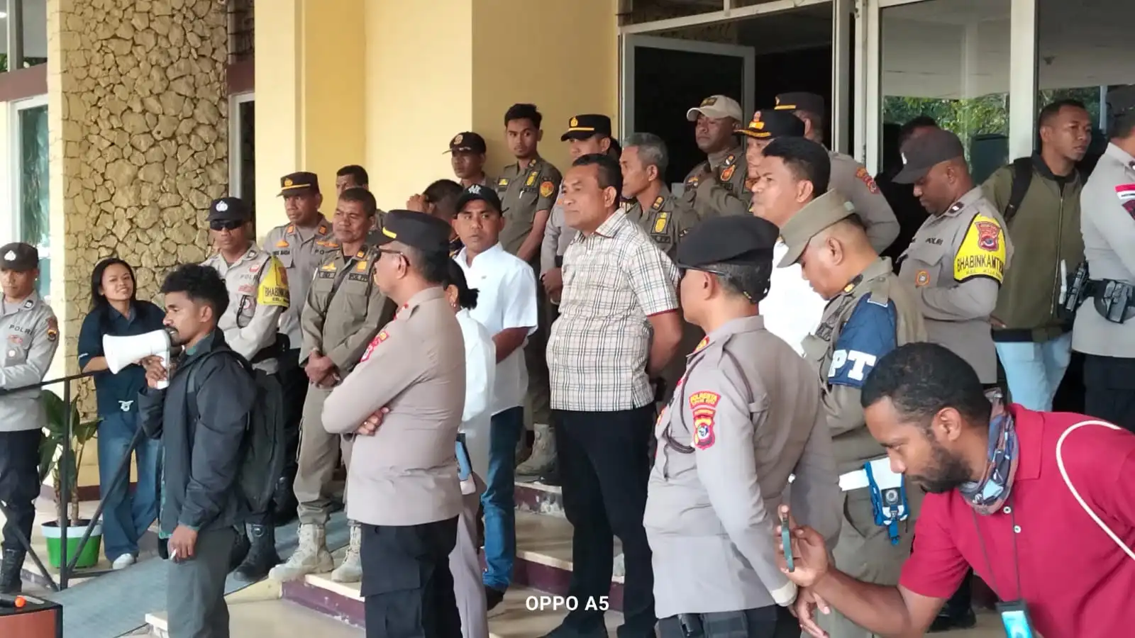 Aksi menuntut evaluasi hasil seleksi Akpol